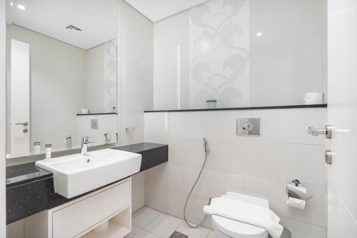 Premium 3br With Canal View Comfort Apartment Dubai