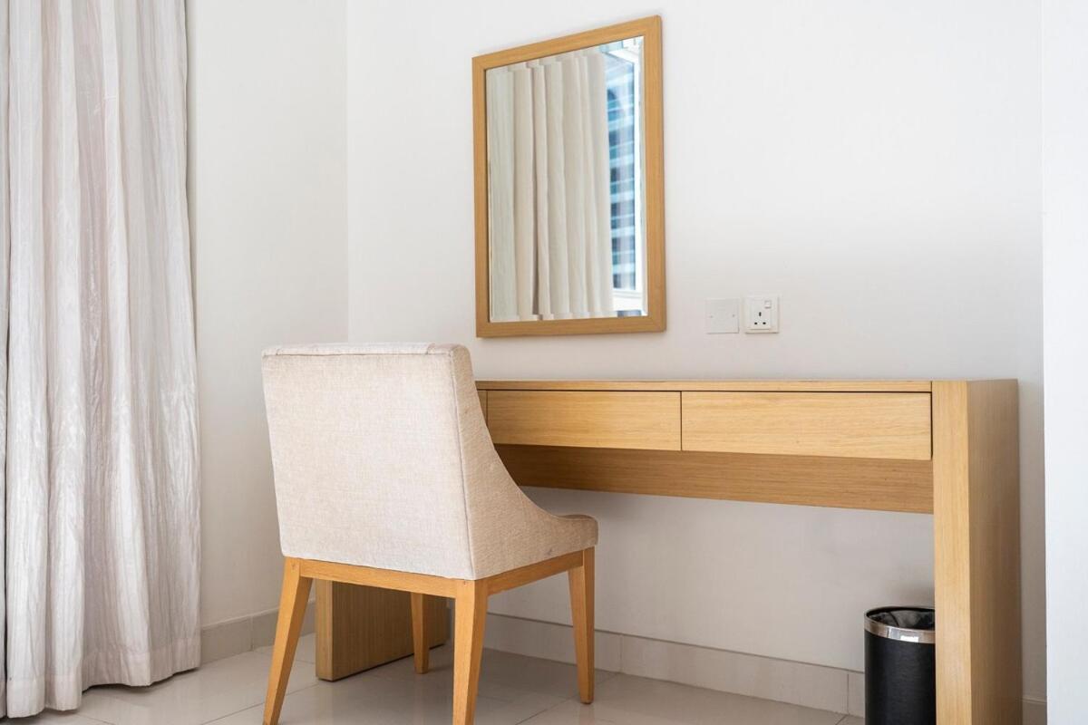 Premium 3br With Canal View Comfort Dubai