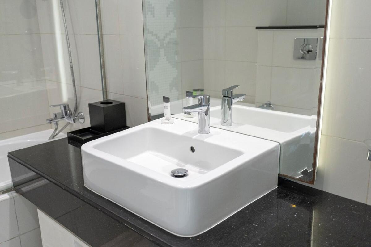Premium 3br With Canal View Comfort Apartment Dubai