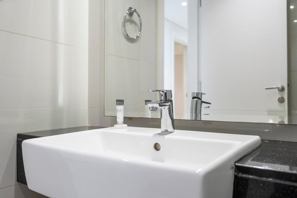 Premium 3br With Canal View Comfort Dubai
